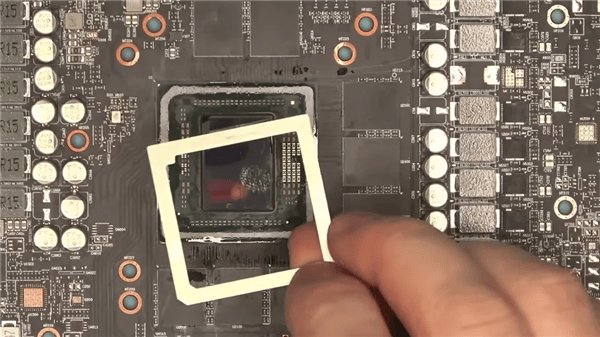 修复可能性0.1%！从烤箱走出来的RX 7800 XT：重新焊接核心+显存起死回生 