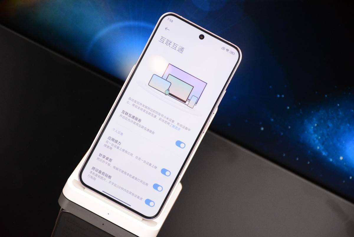 小米开启清仓模式，顶配16GB+1TB跌至2828元，小屏+徕卡+金属中框 